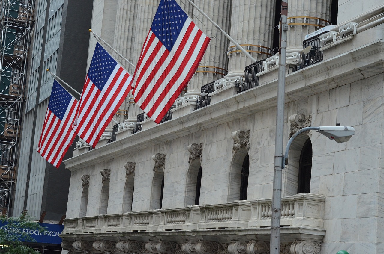 Stocks Settle Mostly Higher on Positive Earnings Results